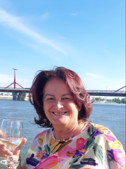 Ter�zia, 66 �ves t�rskeres� n�, Budapest