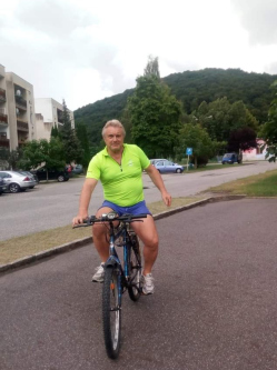 Jozsef, 65 �ves t�rskeres� f�rfi, B�kksz�k