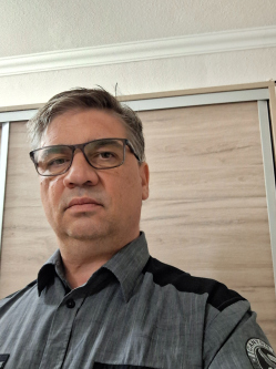 P�ter, 51 �ves t�rskeres� f�rfi, Szolnok