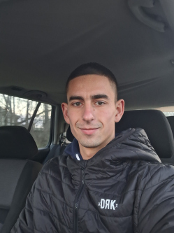 Martin, 27 �ves t�rskeres� f�rfi, Dabas