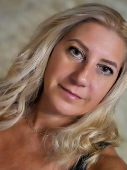 Timea, 48 �ves t�rskeres� n�, Sz�kesfeh�rv�r