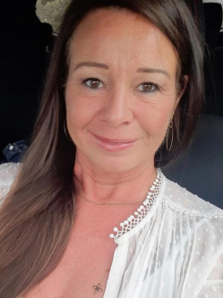 Zita, 50 �ves t�rskeres� n�, Szolnok