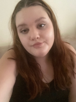 Anna, 19 �ves t�rskeres� n�, Tata
