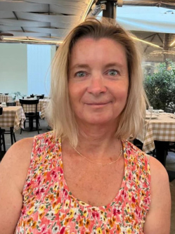 Be�ta, 54 �ves t�rskeres� n�, Szeksz�rd