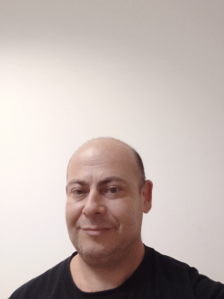 Robi, 49 �ves t�rskeres� f�rfi, M�r