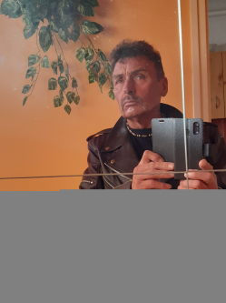 Jozsef, 68 �ves t�rskeres� f�rfi, Patak