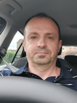 Tam�s, 46 �ves t�rskeres� f�rfi, Gy�ngy�s