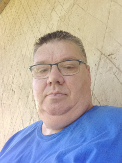 Gabor, 52 �ves t�rskeres� f�rfi, Balk�ny