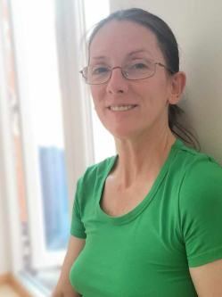 Andi, 48 �ves gy�ri t�rskeres� n�