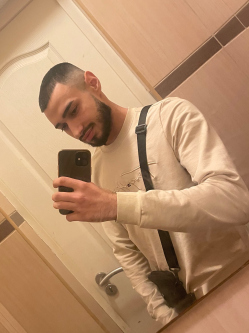 Dzsino, 19 �ves t�rskeres� f�rfi, Budapest