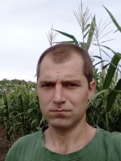 Norbert, 32 �ves t�rskeres� f�rfi, T�zl�r
