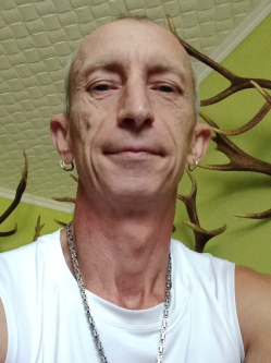 Gy�z�, 51 �ves t�rskeres� f�rfi, Iv�n