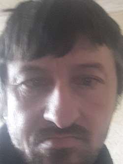 B�la, 46 �ves csurg�i t�rskeres� f�rfi