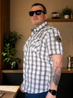 Robi, 41 �ves t�rskeres� f�rfi, Duna�jv�ros