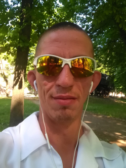 Tibor, 41 �ves b�csalm�si t�rskeres� f�rfi