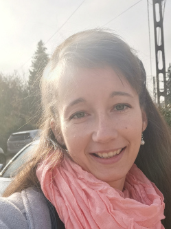 Barbi, 29 �ves t�rskeres� n�, Buda�rs