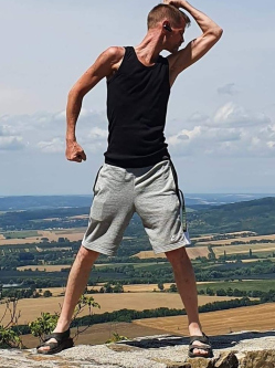 Viktor, 45 �ves t�rskeres� f�rfi, Kakucs