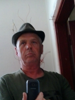 Pityu, 71 �ves t�rskeres� f�rfi, Kom�rom
