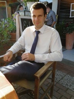 Robi, 41 �ves t�rskeres� f�rfi, J�sz�roksz�ll�s