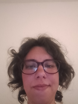 Viki, 27 �ves t�rskeres� n�, P�cs