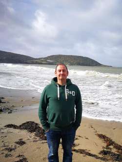 J�nos, 48 �ves t�rskeres� f�rfi, Dublin f�v�ros (Baile �tha Cliath)