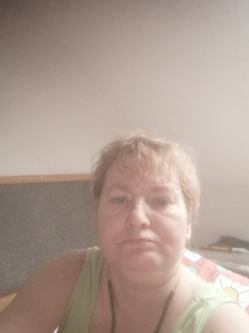 Berta, 57 �ves t�rskeres� n�, �sv�nyr�r�
