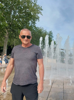 Jozsi, 59 �ves t�rskeres� f�rfi, Kunsziget