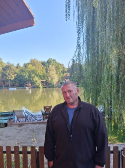 Lajos, 45 �ves t�rskeres� f�rfi, Pusztaf�ldv�r