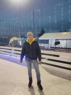 Jani, 57 �ves t�rskeres� f�rfi, Halmaj