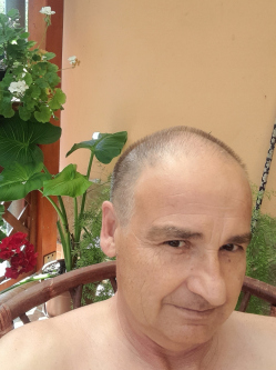 S�ndor, 57 �ves t�rskeres� f�rfi, �zd