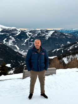 Ferenc, 47 �ves t�rskeres� f�rfi, B�tasz�k