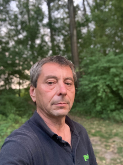 G�za, 59 �ves t�rskeres� f�rfi, L�b�ny
