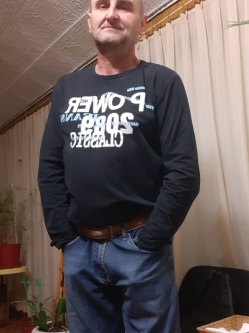 Feri, 52 �ves t�rskeres� f�rfi, Orosh�za
