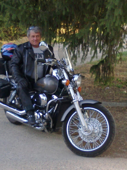 B�la, 75 �ves t�rskeres� f�rfi, Domb�v�r