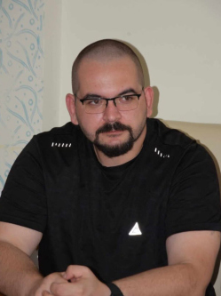 Lajos, 36 �ves t�rskeres� f�rfi, Kom�rom
