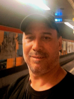 Attila, 47 �ves t�rskeres� f�rfi, B�k�s