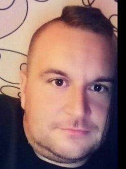 Tomi, 37 �ves t�rskeres� f�rfi, Dunakiliti