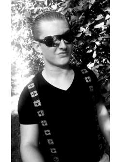 Keve, 28 �ves t�rskeres� f�rfi, D�m�s