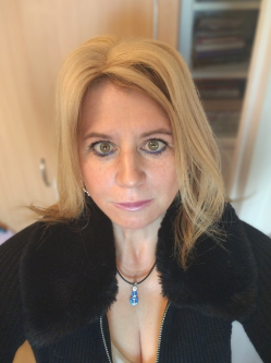 Judit, 50 �ves t�rskeres� n�, Sz�kesfeh�rv�r