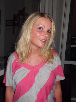 Ren�ta, 30 �ves t�rskeres� n�, P�cs