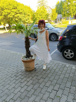 Ibolya, 59 �ves t�rskeres� n�, Ajka