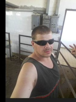 Roland, 33 �ves t�rskeres� f�rfi, Iklad