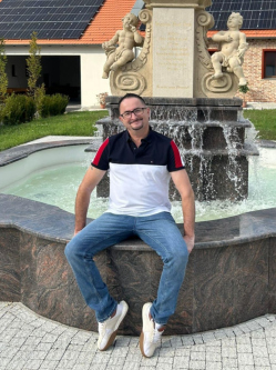 Norbert, 51 �ves t�rskeres� f�rfi, K�rmend