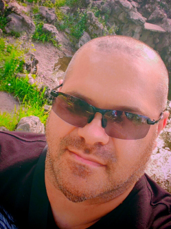 Krisz, 44 �ves t�rskeres� f�rfi, Szerbia egy�b
