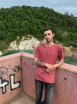 Zsolt, 20 �ves t�rskeres� f�rfi, Szuhogy