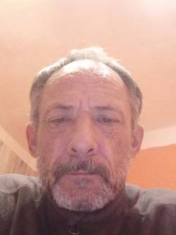 Atti, 54 �ves t�rskeres� f�rfi, Bedegk�r
