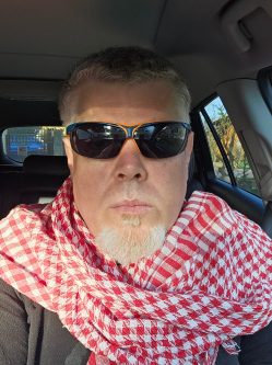 Zoli, 44 �ves t�rskeres� f�rfi, Berhida
