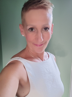 Judit, 53 �ves �rdi t�rskeres� n�