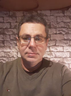 J�zsi, 52 �ves t�rskeres� f�rfi, L�tav�rtes
