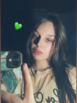 Kata, 21 �ves t�rskeres� n�, Salg�tarj�n